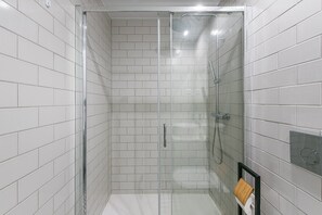 Bathtub, hair dryer, towels
