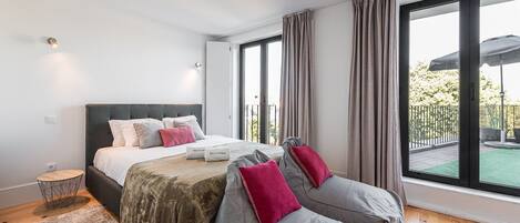 Desk, internet, bed sheets