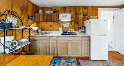 Low Tide Cabin @ Pemaquid Beach