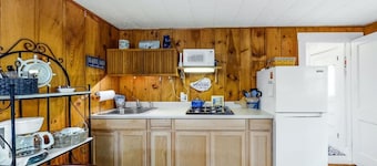 Low Tide Cabin @ Pemaquid Beach