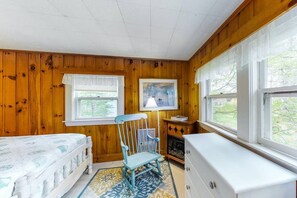 1 bedroom, free WiFi, bed sheets