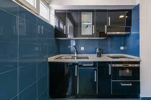 Microwave, oven, coffee/tea maker, toaster - GuestReady - Spacious stay in Porto city centre (Porto)