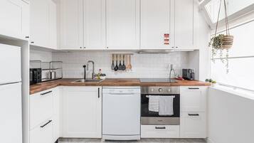 Fridge, microwave, oven, dishwasher