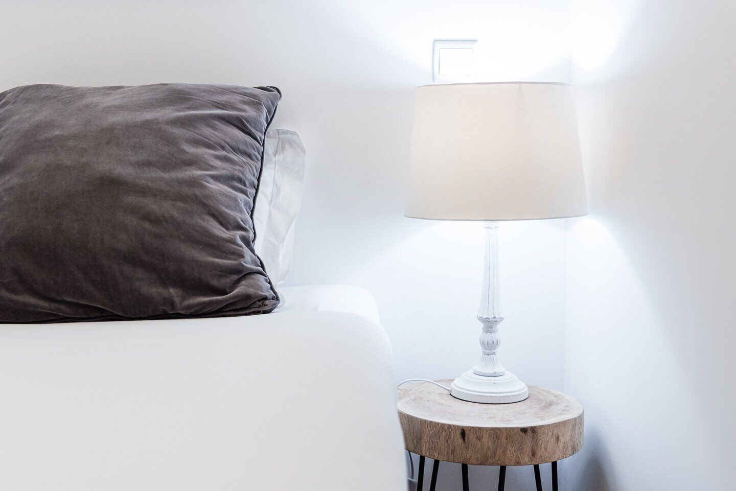 Desk, Internet, bed sheets