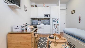 Desk, internet, bed sheets