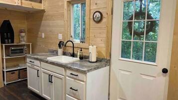 雪櫃、微波爐、焗爐、爐具