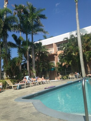 室外游泳池,恒温泳池