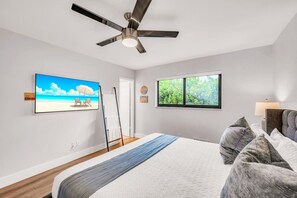 3 chambres, bureau, fer et planche à repasser, lit parapluie