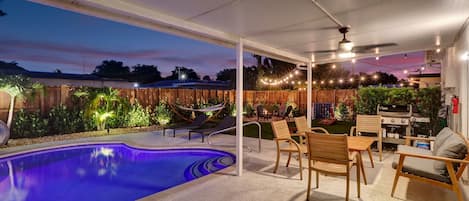 Utomhuspool och uppvärmd pool