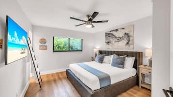 3 bedrooms, desk, iron/ironing board, travel cot