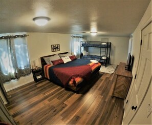 4 bedrooms, iron/ironing board, free WiFi, bed sheets