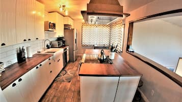 KylskÄp, mikrovÄgsugn, ugn och spishÀll