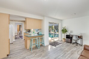 Interior - Lovely home! HEATED pool, firepit, 2 King beds ~ 15 mins to Clearwater Beach! (Clearwater)