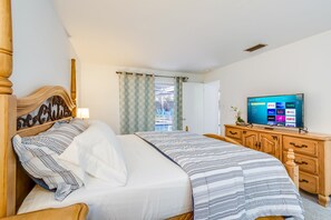 4 bedrooms, desk, iron/ironing board, free WiFi