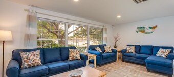 Lovely home! HEATED pool, firepit, 2 King beds ~ 15 mins to Clearwater Beach!