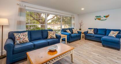 Lovely home! HEATED pool, firepit, 2 King beds ~ 15 mins to Clearwater Beach!