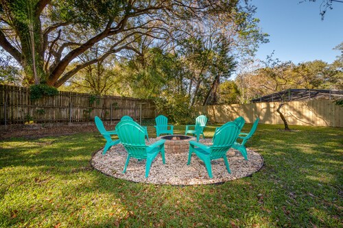 Lovely home! HEATED pool, firepit, 2 King beds ~ 15 mins to Clearwater Beach!