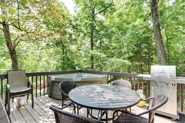 Osage Beach Vacation Rental | 4BR | 3BA | 1,766 Sq Ft | Stairs Required