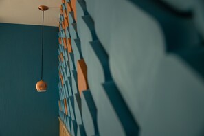 Cubrecamas, decoración personalizada, wifi gratis y ropa de cama