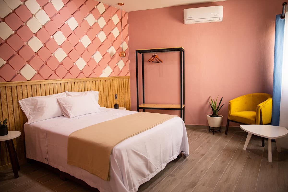 Superior tweepersoonskamer, 1 queensize bed, bad | 1 slaapkamer, donzen dekbedden, individueel gedecoreerd, gratis wifi