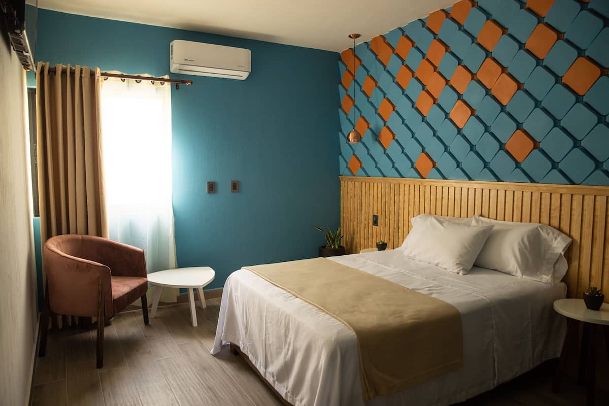 Tweepersoonskamer, 1 queensize bed | 1 slaapkamer, donzen dekbedden, individueel gedecoreerd, gratis wifi