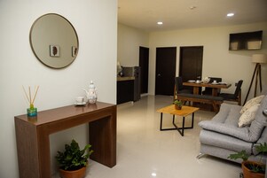Cubrecamas, decoración personalizada, wifi gratis y ropa de cama 