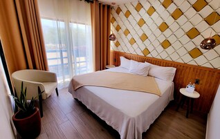 Cubrecamas, decoración personalizada, wifi gratis y ropa de cama