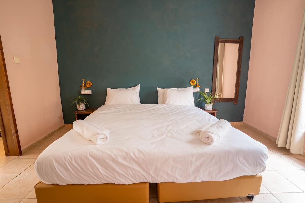 Standard Room | Free WiFi, bed sheets