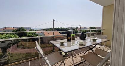 Royan - APARTMENT with SEA VIEW - ONLY 300m from the BEACH and SHOPS