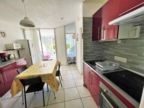 Kühlschrank, Mikrowelle, Toaster