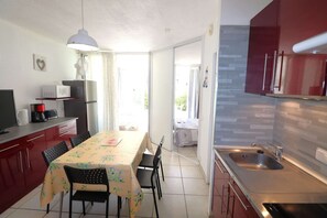Kühlschrank, Mikrowelle, Toaster