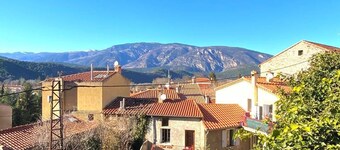 T2 DANS MAISON DE VILLAGE AVEC JARDIN