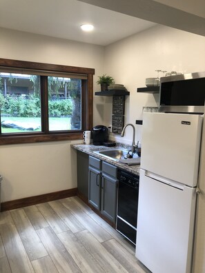 Refrigerador, microondas, parrilla de estufa y lavavajillas