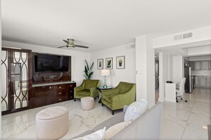 Premium Penthouse, 2 Bedrooms, Kitchen, Ocean View | 1 bedroom, individually furnished, iron/ironing board, free WiFi