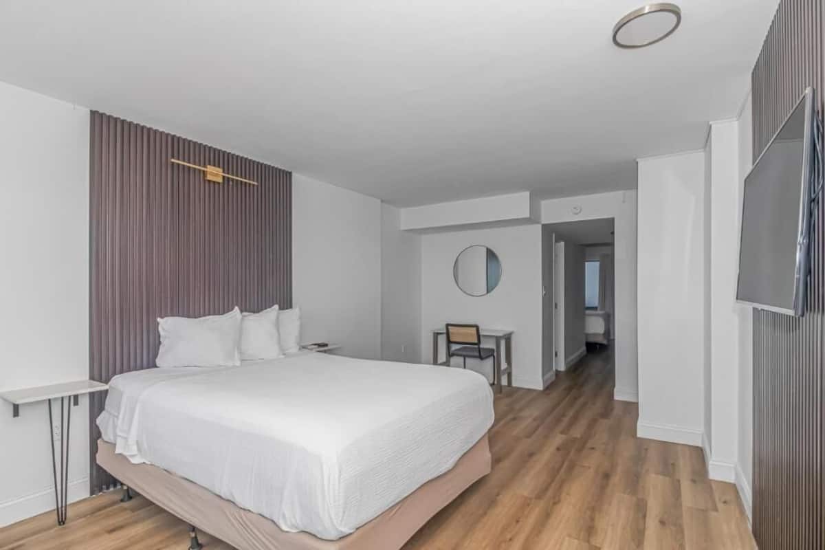 Luxury Studio Suite, 2 Queen Beds, Balcony, Ocean View | Private kitchen