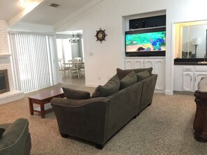 Smart TV, offices - Fresno Ranch Vacation Home Retreat (Fresno)