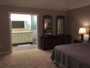 3 bedrooms, desk, iron/ironing board, free WiFi - Fresno Ranch Vacation Home Retreat (Fresno)