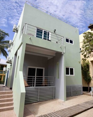 Front of property - MeMes Place (Placencia)