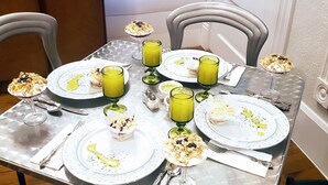 Free daily full breakfast - The Gallery House Bed & Breakfast (Stephenville)