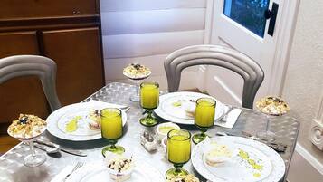 包含每日全套早餐