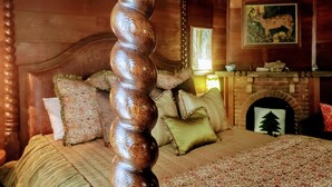 Keaton's Lodge | Desk, iron/ironing board, WiFi (free), individually decorated - The Gallery House Bed & Breakfast (Stephenville)