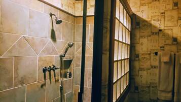 Keaton's Lodge | Bathroom