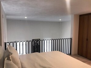 1 bedroom, iron/ironing board, free WiFi, bed sheets - Casa Monarcas - Isabella (Guadalajara)