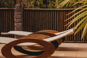 21–tuumainen taulutelevisio, jossa satelliittikanavat