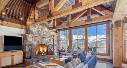 Watch Fall Unfold! Mountain Views, Private Hot Tub