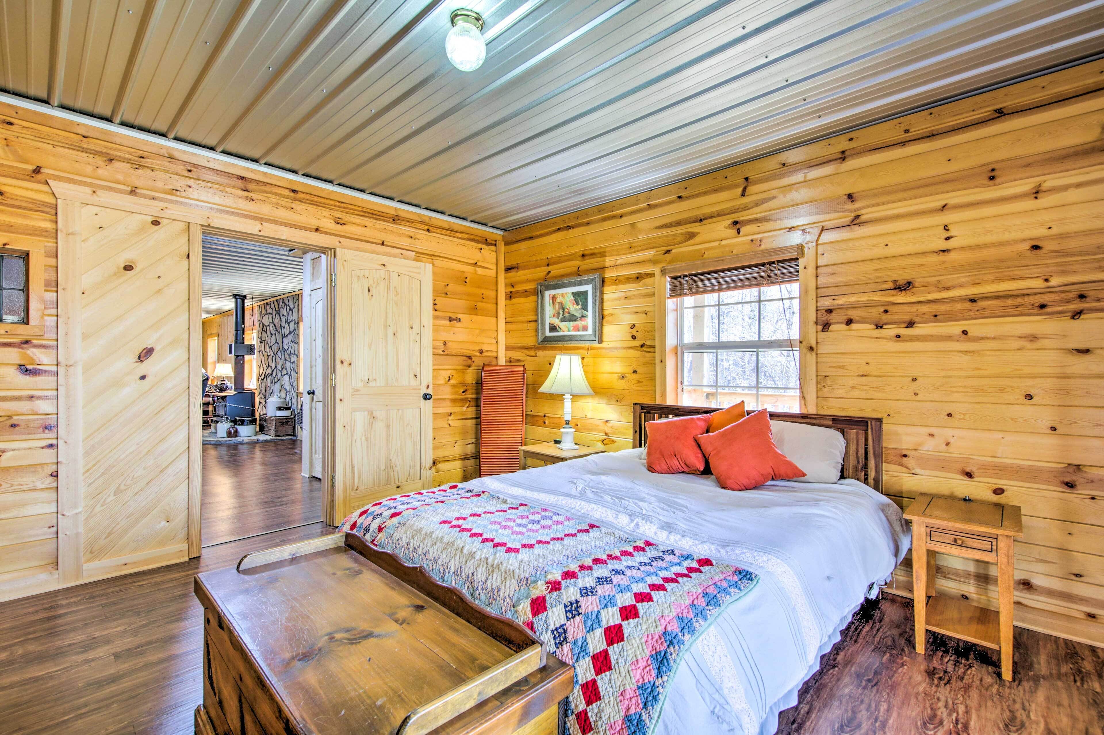 3 bedrooms, desk, iron/ironing board, internet
