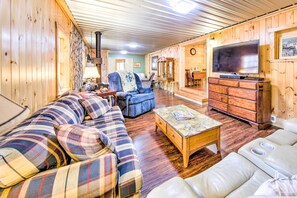 TV, fireplace, books, offices