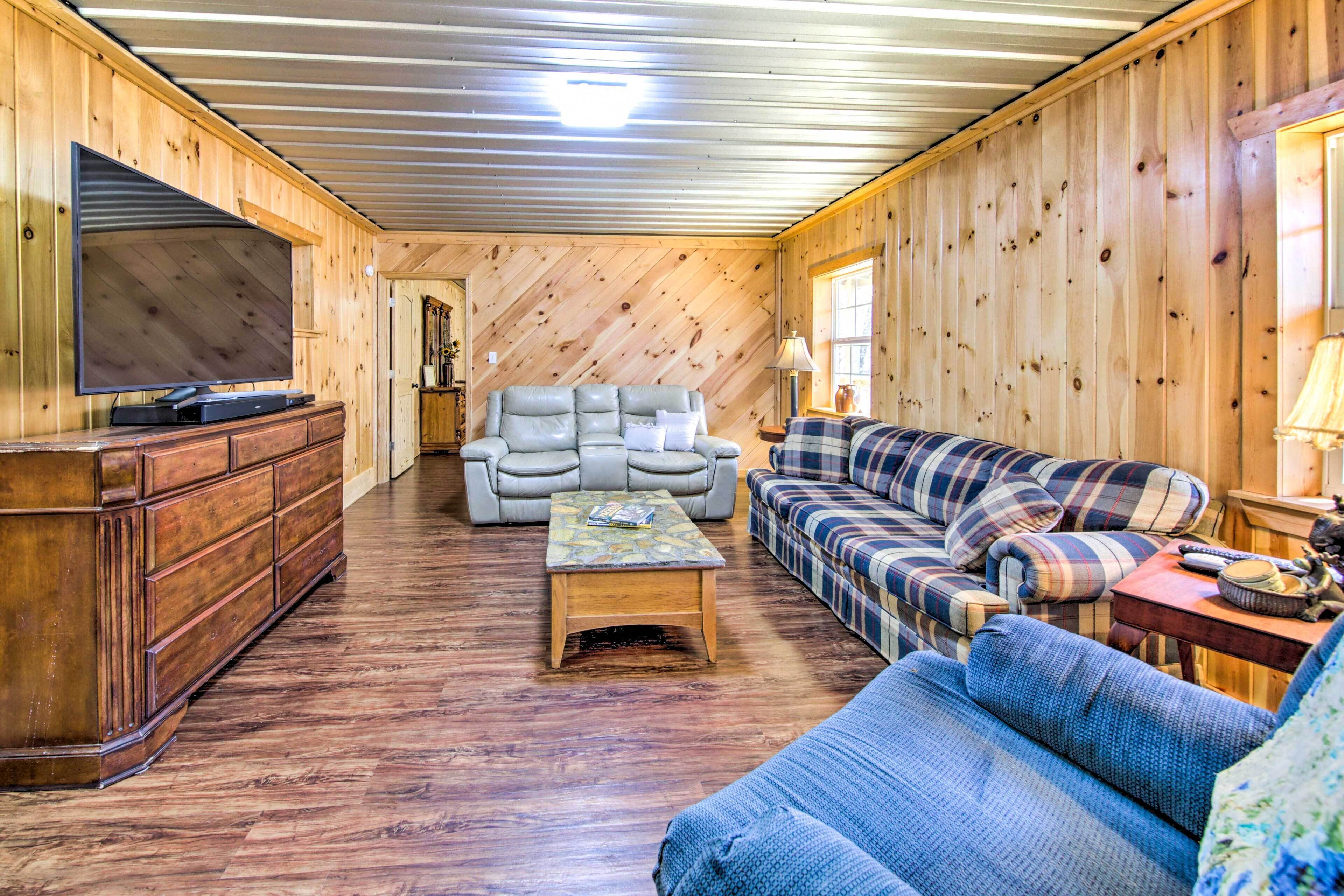 Pet-Friendly Ellijay Escape w/ Yard & Grill!