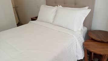 1 dormitorio, tabla de planchar con plancha, wifi gratis y ropa de cama