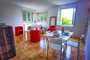 Dining - Pleasant 3-bedroom apartment with garden 5 minutes from the center! (Avignon)